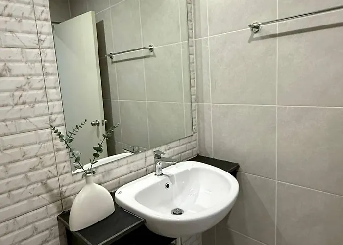 Private Near Airport Only 20 Minutes To Downtown Casa de férias